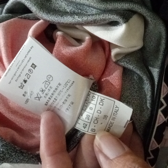 Pucci silk geometric top with belt and storage bag EUC - Picture 6 of 11